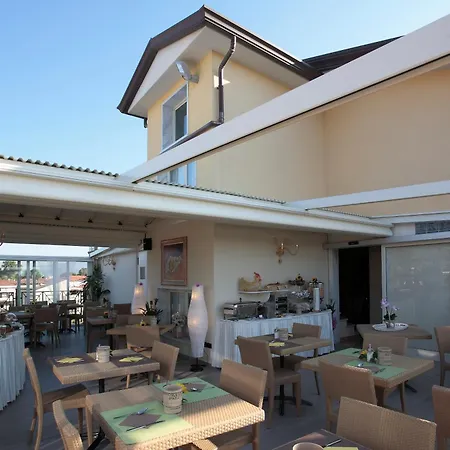 Hotel Luna 3*