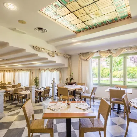 Luna Hotel 3*