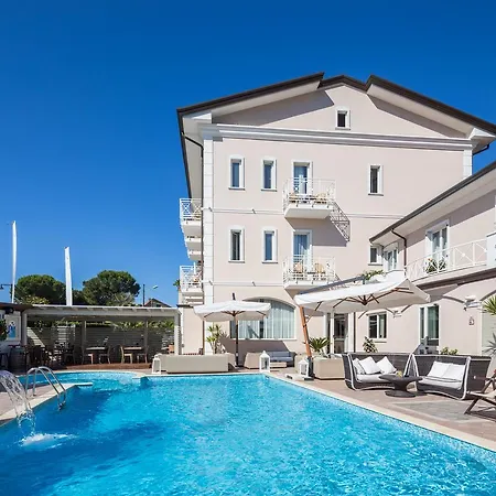 Luna Hotel 3*